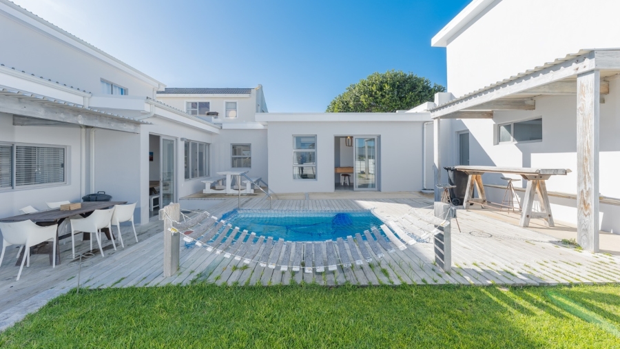 8 Bedroom Property for Sale in Struisbaai Western Cape